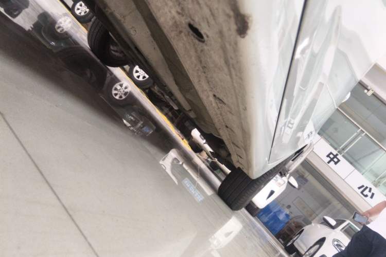 Used Hyundai Verna (older generation) 2014 1.4L Manual Smart GLS Trim Chassis Front Left