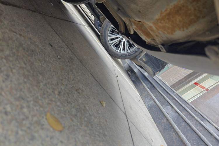 Used Hyundai Verna (older generation) 2014 1.4L Manual Smart GLS Trim Chassis Front Left