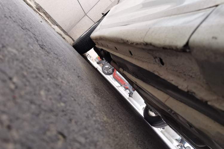 Used Hyundai Verna (older generation) 2014 1.4L Manual Smart GLS Trim Chassis Front Right