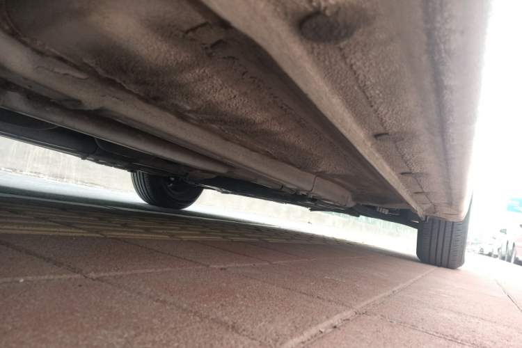 Used Hyundai Verna (older generation) 2014 1.4L Manual Smart GLS Trim Chassis Front Right