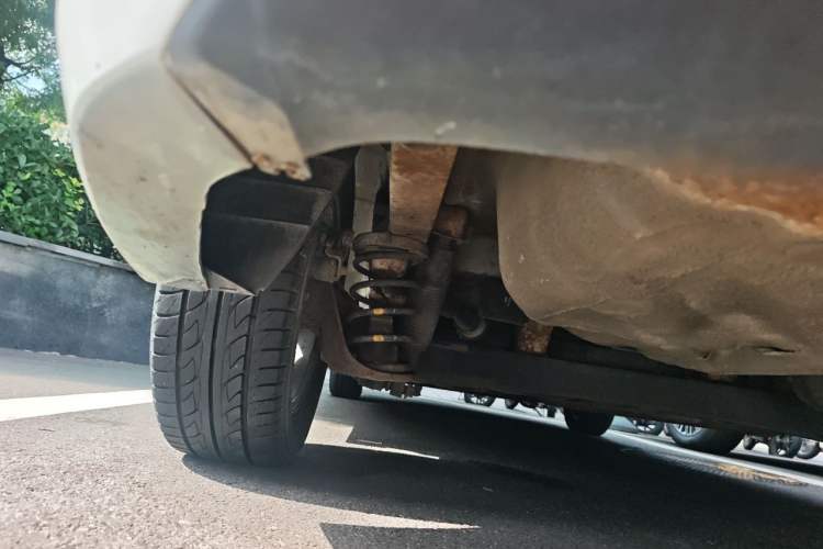 Used Hyundai Verna (older generation) 2014 1.4L Automatic Smart GLS Chassis Rear Left