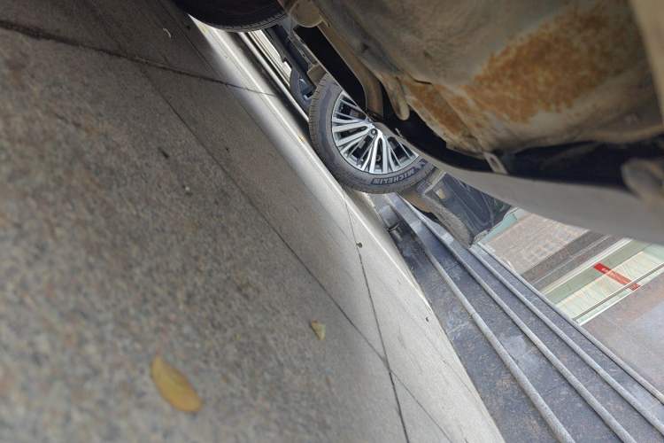 Used Hyundai Verna (older generation) 2014 1.4L Manual Smart GLS Trim Chassis Rear Left