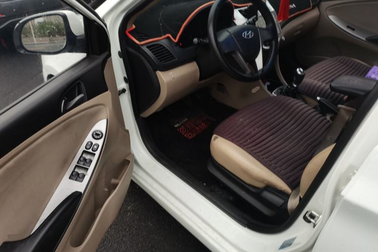 Used Hyundai Verna (older generation) 2014 1.4L Manual Smart GLS Trim Driver Seat