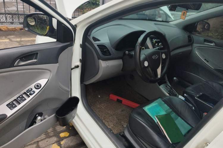 Used Hyundai Verna (older generation) 2014 1.4L Automatic Smart GLS Driver Seat