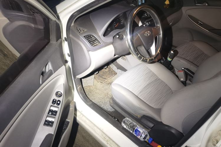 Used Hyundai Verna (older generation) 2014 1.4L Manual Smart GLS Trim Driver Seat