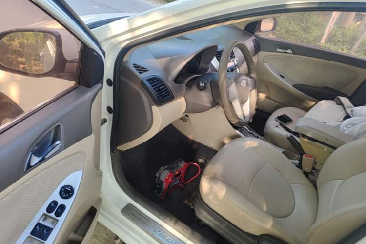 Used Hyundai Verna (older generation) 2014 1.4L Automatic Smart GLS Driver Seat