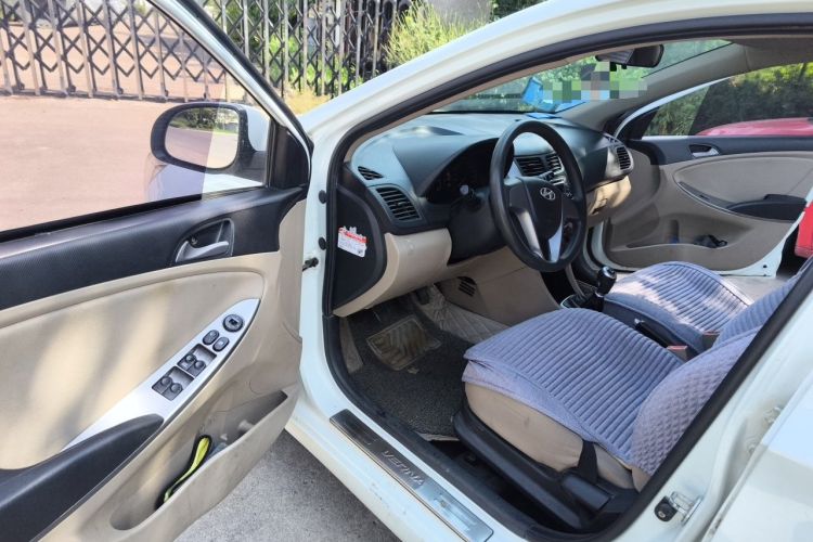 Used Hyundai Verna (older generation) 2014 1.4L Manual Smart GLS Trim Driver Seat