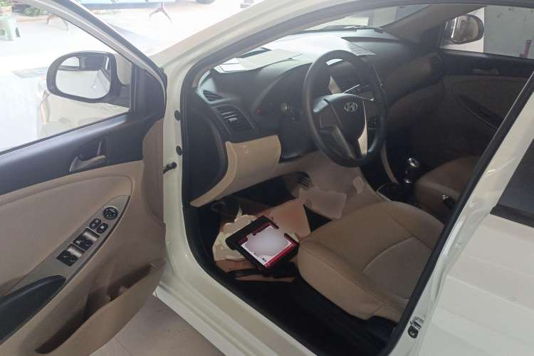 Used Hyundai Verna (older generation) 2014 1.4L Manual Smart GLS Trim Driver Seat