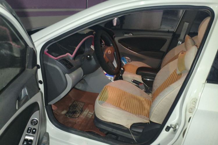 Used Hyundai Verna (older generation) 2014 1.4L Manual Smart GLS Trim Driver Seat