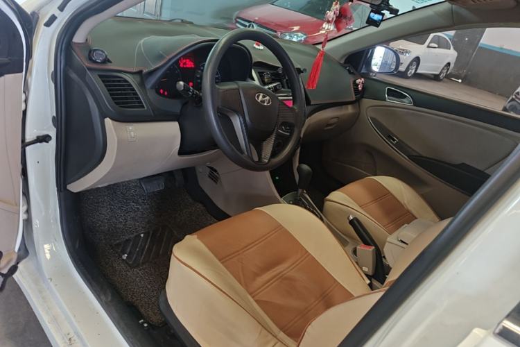 Used Hyundai Verna (older generation) 2014 1.4L Automatic Smart GLS Driver Seat