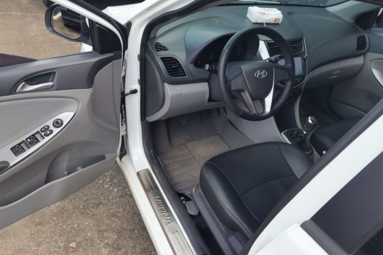 Used Hyundai Verna (older generation) 2014 1.4L Manual Smart GLS Trim Driver Seat