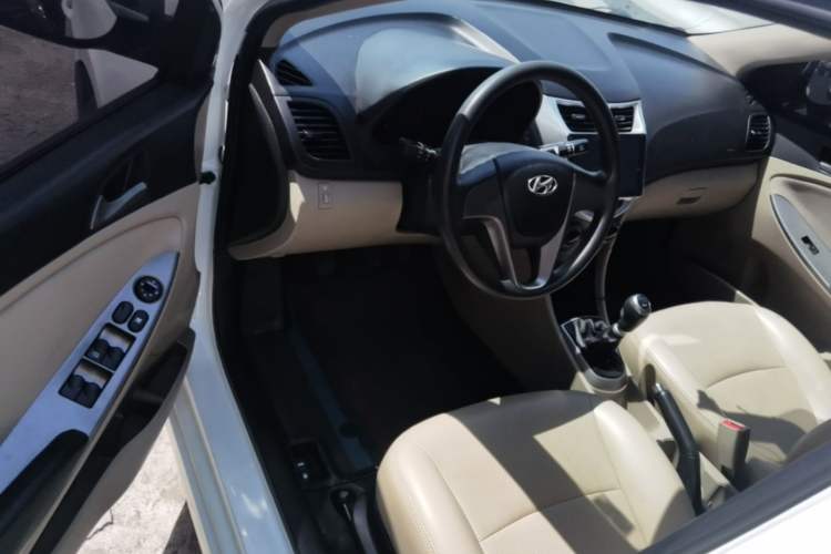 Used Hyundai Verna (older generation) 2014 1.4L Manual Smart GLS Trim Driver Seat