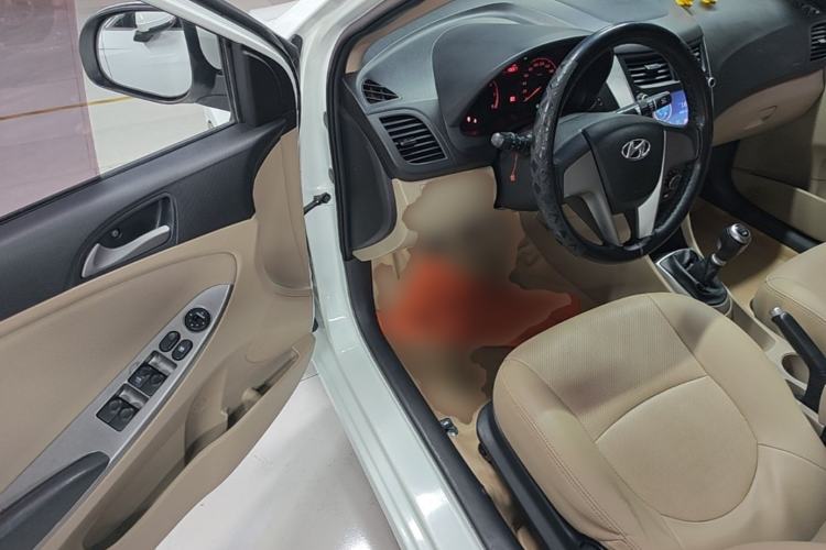 Used Hyundai Verna (older generation) 2014 1.4L Manual Smart GLS Trim Driver Seat