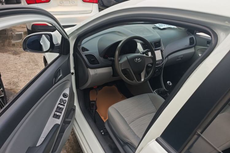 Used Hyundai Verna (older generation) 2014 1.4L Manual Smart GLS Trim Driver Seat