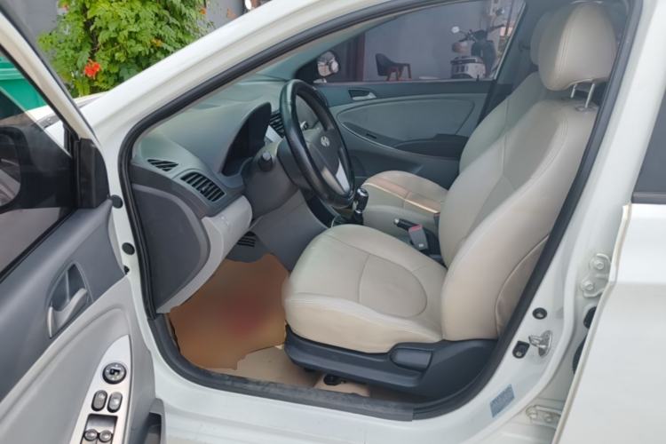 Used Hyundai Verna (older generation) 2014 1.4L Manual Smart GLS Trim Driver Seat