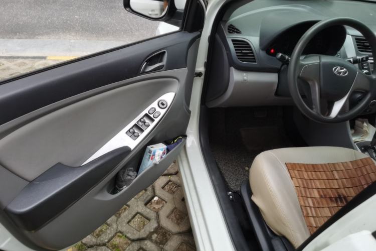 Used Hyundai Verna (older generation) 2014 1.4L Automatic Smart GLS Driver Seat