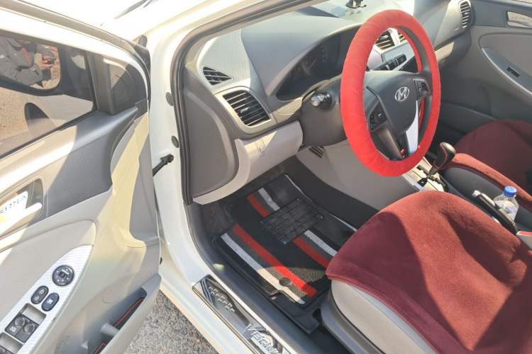 Used Hyundai Verna (older generation) 2014 1.4L Automatic Smart GLS Driver Seat