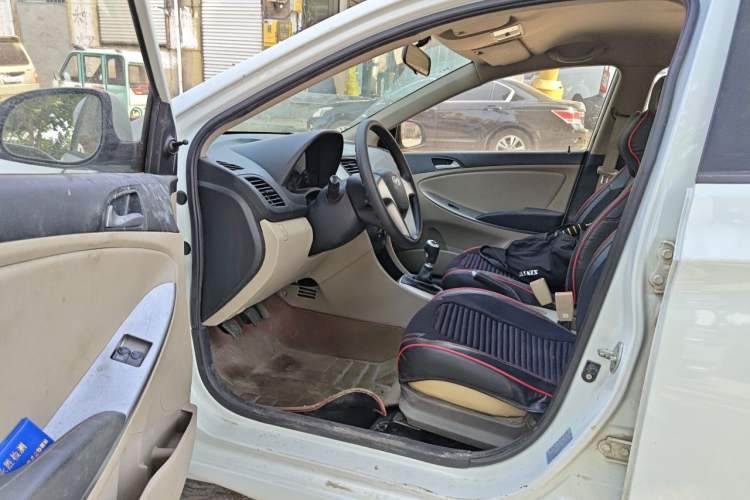 Used Hyundai Verna (older generation) 2014 1.4L Manual Fashion GS Model Driver Seat