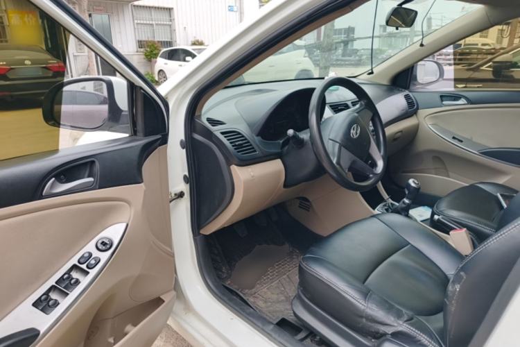 Used Hyundai Verna (older generation) 2014 1.4L Manual Smart GLS Trim Driver Seat