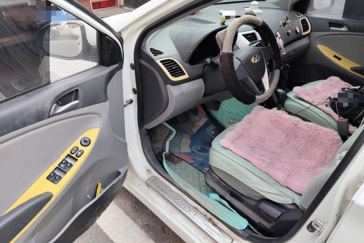 Used Hyundai Verna (older generation) 2014 1.4L Automatic Leading-Edge GLX Driver Seat