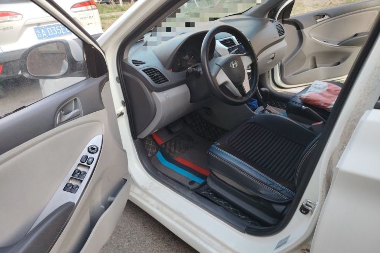 Used Hyundai Verna (older generation) 2014 1.4L Automatic Smart GLS Driver Seat