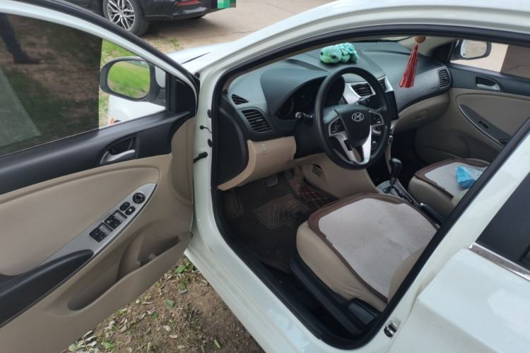 Used Hyundai Verna (older generation) 2014 1.4L Automatic Leading-Edge GLX Driver Seat