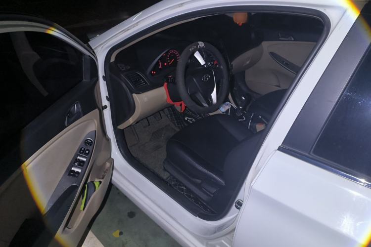 Used Hyundai Verna (older generation) 2014 1.4L Manual Smart GLS Trim Driver Seat