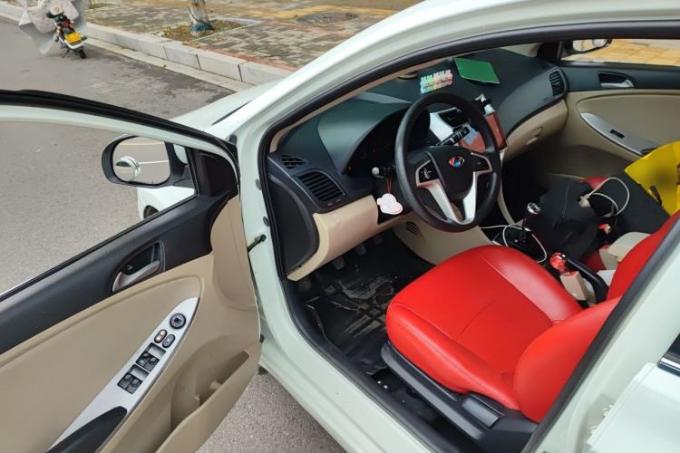 Used Hyundai Verna (older generation) 2014 1.4L Manual Smart GLS Trim Driver Seat