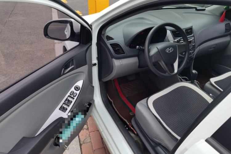 Used Hyundai Verna (older generation) 2014 1.4L Automatic Smart GLS Driver Seat
