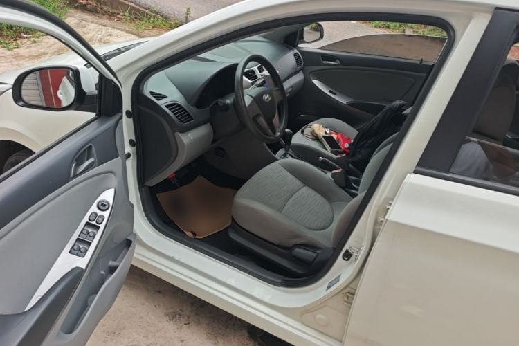 Used Hyundai Verna (older generation) 2014 1.4L Automatic Smart GLS Driver Seat