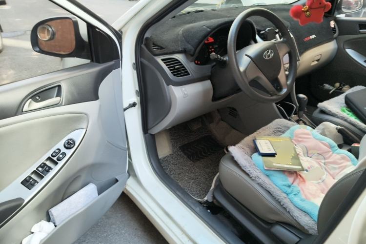 Used Hyundai Verna (older generation) 2014 1.4L Automatic Smart GLS Driver Seat