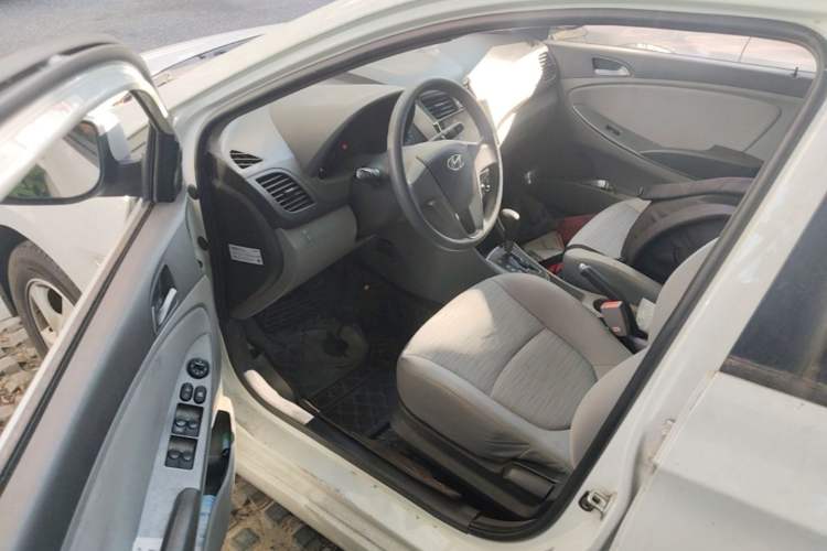 Used Hyundai Verna (older generation) 2014 1.4L Automatic Smart GLS Driver Seat