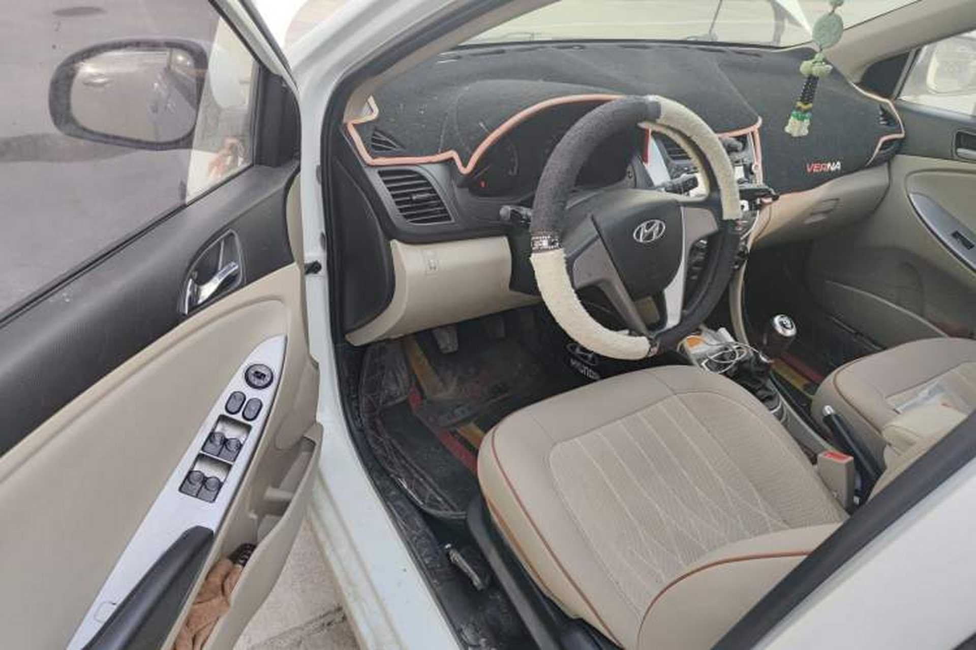 Used Hyundai Verna (older generation) 2014 1.4L Manual Smart GLS Trim Driver Seat