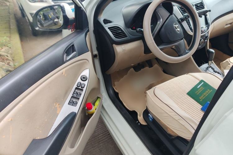 Used Hyundai Verna (older generation) 2014 1.4L Automatic Smart GLS Driver Seat