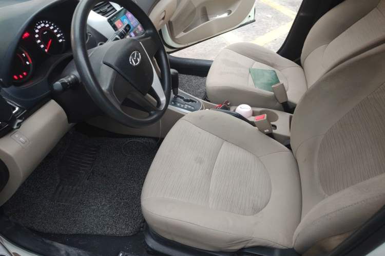 Used Hyundai Verna (older generation) 2014 1.4L Automatic Leading-Edge GLX Driver Seat
