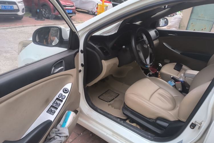 Used Hyundai Verna (older generation) 2014 1.4L Manual Smart GLS Trim Driver Seat
