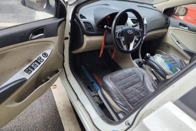 Used Hyundai Verna (older generation) 2014 1.4L Manual Smart GLS Trim Driver Seat