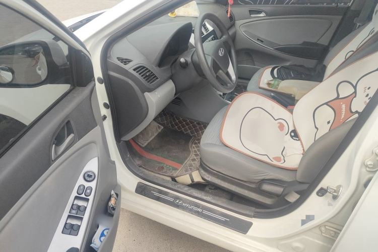 Used Hyundai Verna (older generation) 2014 1.4L Automatic Smart GLS Driver Seat