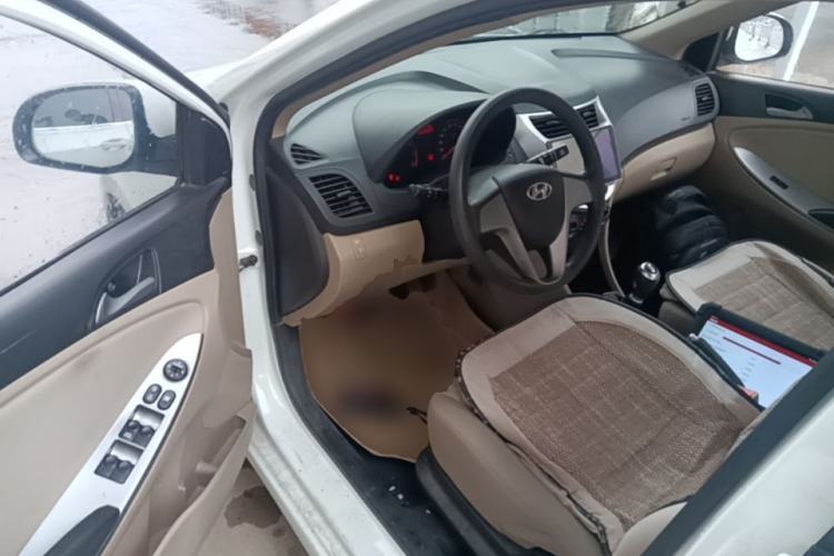 Used Hyundai Verna (older generation) 2014 1.4L Manual Smart GLS Trim Driver Seat