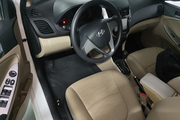 Used Hyundai Verna (older generation) 2014 1.4L Automatic Smart GLS Driver Seat