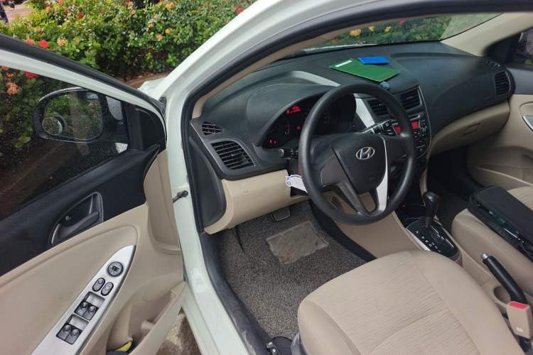 Used Hyundai Verna (older generation) 2014 1.4L Automatic Smart GLS Driver Seat