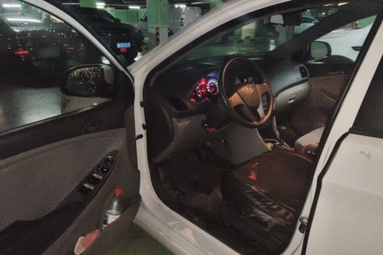Used Hyundai Verna (older generation) 2014 1.4L Automatic Leading-Edge GLX Driver Seat