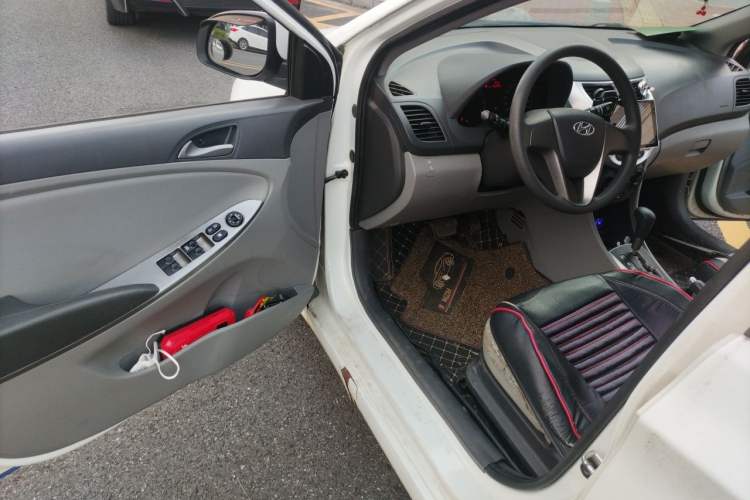 Used Hyundai Verna (older generation) 2014 1.4L Automatic Smart GLS Driver Seat