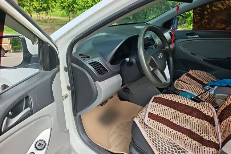 Used Hyundai Verna (older generation) 2014 1.4L Automatic Smart GLS Driver Seat