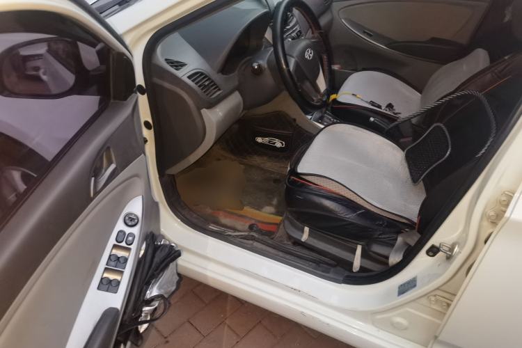 Used Hyundai Verna (older generation) 2014 1.4L Automatic Fashion GS Model Driver Seat