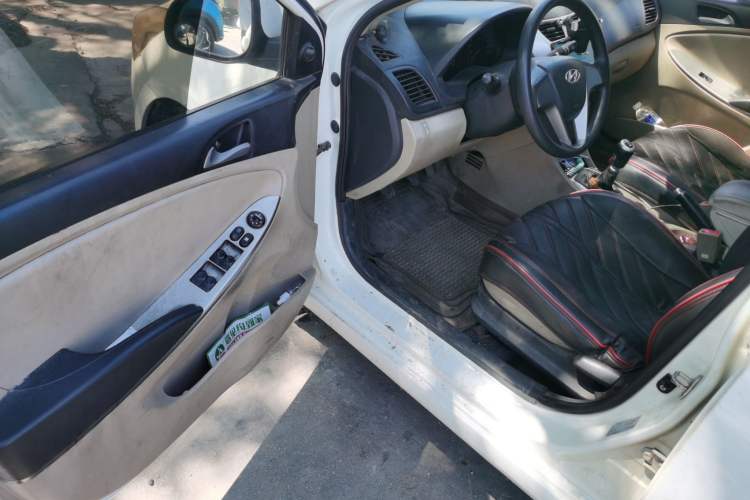 Used Hyundai Verna (older generation) 2014 1.4L Manual Fashion GS Model Driver Seat