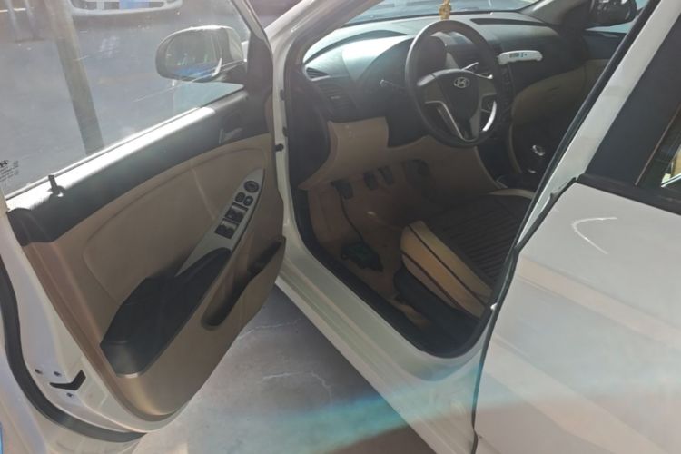 Used Hyundai Verna (older generation) 2014 1.4L Manual Smart GLS Trim Driver Seat