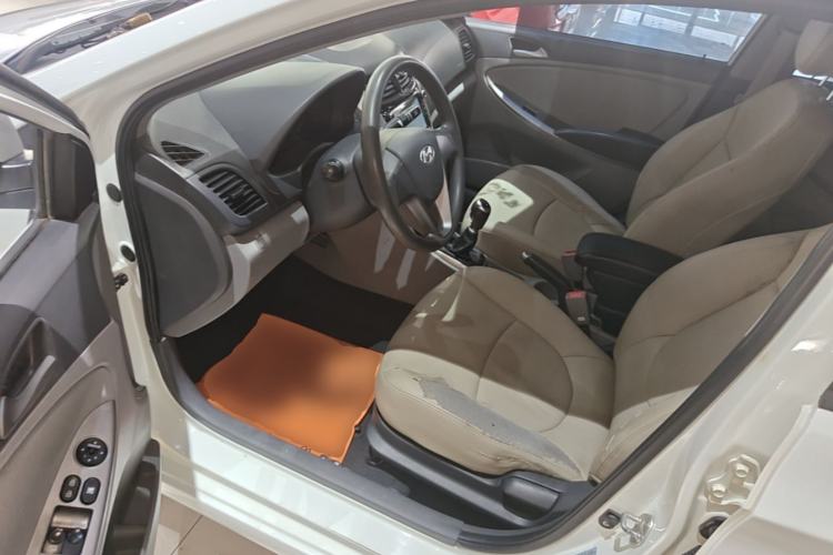 Used Hyundai Verna (older generation) 2014 1.4L Manual Smart GLS Trim Driver Seat