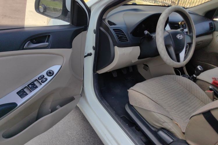 Used Hyundai Verna (older generation) 2014 1.4L Manual Smart GLS Trim Driver Seat