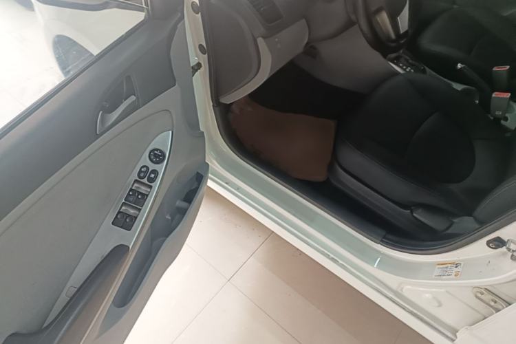Used Hyundai Verna (older generation) 2014 1.4L Automatic Smart GLS Driver Seat